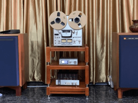 Tìm hiểu mẫu kệ audio ba tầng đang được ưa chuộng nhất hiện nay